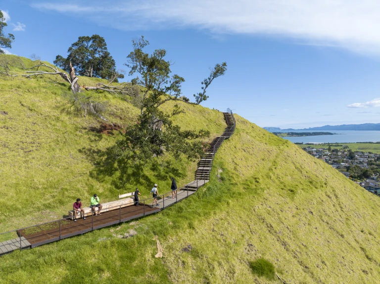 Māngere Maunga   392