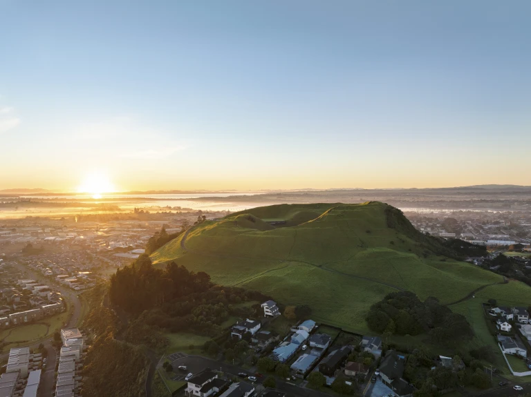 Maungarei   Mt Wellington   0744